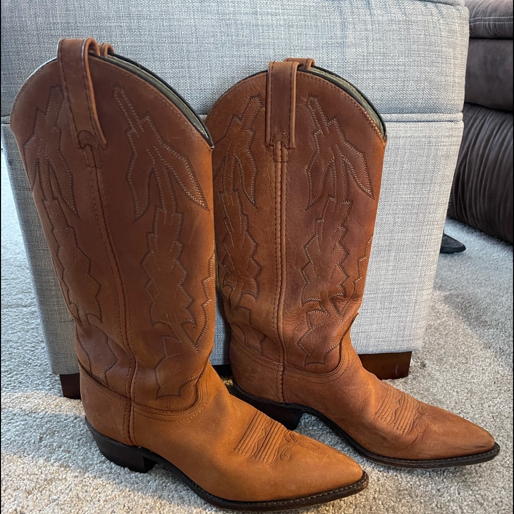 Pair of Dan Post cowboy boots so 8 1/2